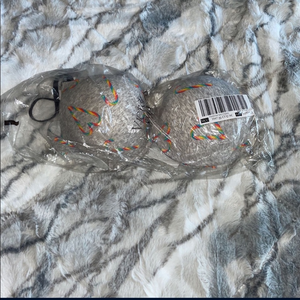 New 36C PINK CandyCane Hearts Bra